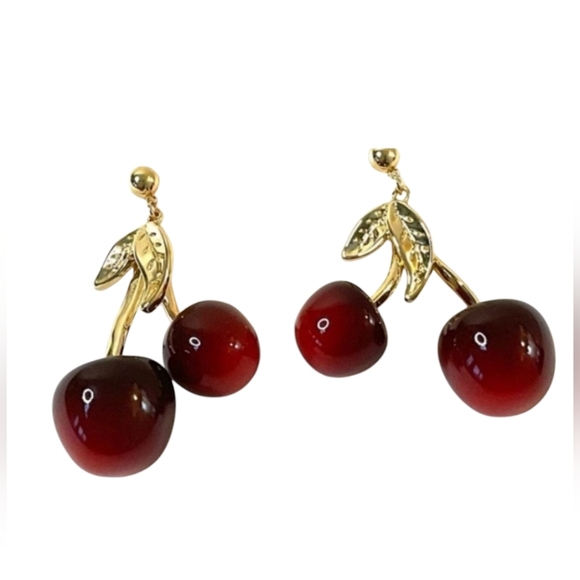 🍒🔹️ Piper K🔹️ Gorgeous Golden Tone Cherry Earrings NWT ✨️🍒 - Picture 1 of 2